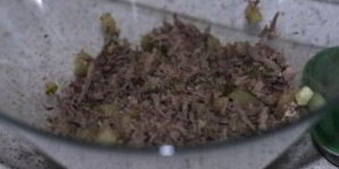 Рецепт салата с вареной печенью и солеными огурцами