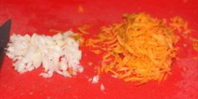 Рецепт салата с вареной печенью и солеными огурцами