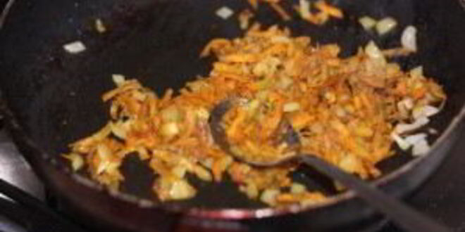 Рецепт салата с вареной печенью и солеными огурцами