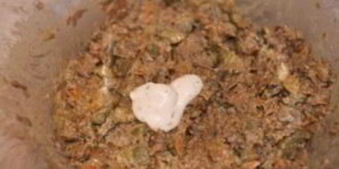 Рецепт салата с вареной печенью и солеными огурцами