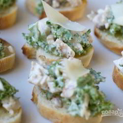 Рецепт Брускетты с салатом Цезарь