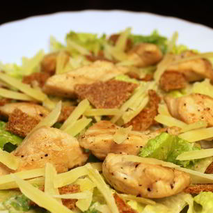 Рецепт Диетического салата Цезарь с йогуртово-горчичной заправкой