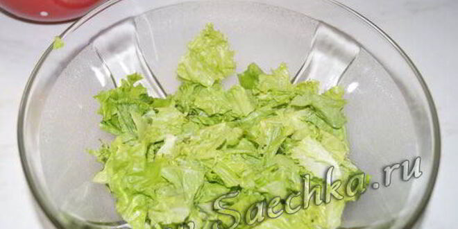 Рецепт нежного салата цезарь с курицей и сухариками