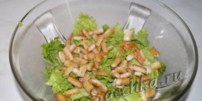 Рецепт нежного салата цезарь с курицей и сухариками