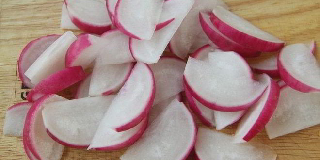 Рецепт русского летнего салата в стиле цезарь