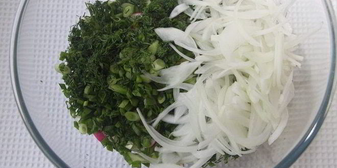 Рецепт русского летнего салата в стиле цезарь