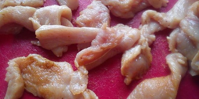 Рецепт салата цезарь с индейкой