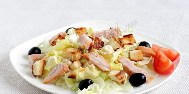 Рецепт салата цезарь с копченой курицей