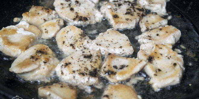 Рецепт салата цезарь с курицей и сухариками