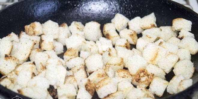 Рецепт салата цезарь с курицей и сухариками