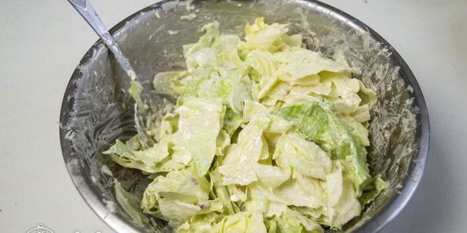 Рецепт салата цезарь с курицей и сухариками