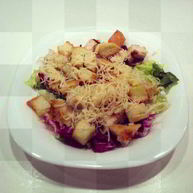 Рецепт Салата Цезарь с сырным соусом