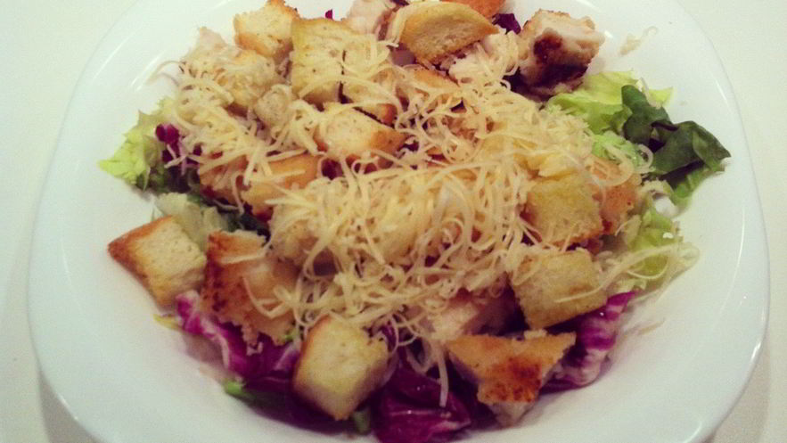 Рецепт салата цезарь с сырным соусом