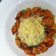 Рецепт Салата Цезарь с жареными креветками и чесночными гренками