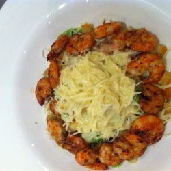 Рецепт Салата Цезарь с жареными креветками и чесночными гренками