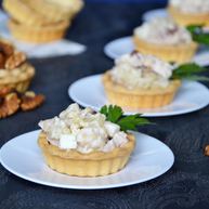 Рецепт Салата в тарталетках с ананасом и курицей