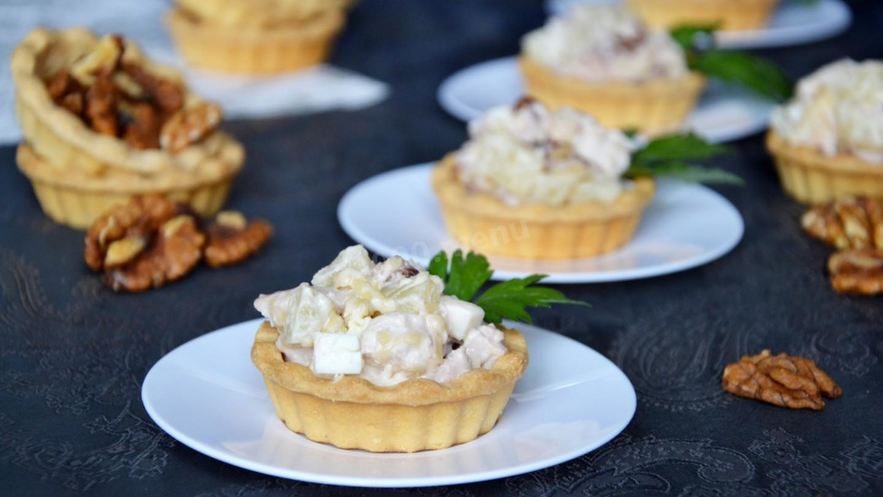 Рецепт салата в тарталетках с ананасом и курицей