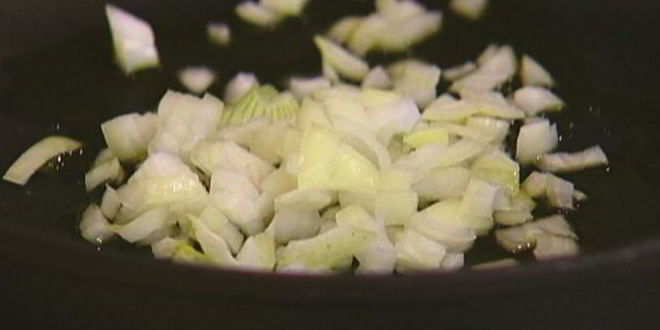 Рецепт теплого салата из фасоли со сладким перцем и грибами