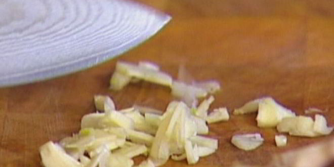 Рецепт теплого салата из фасоли со сладким перцем и грибами