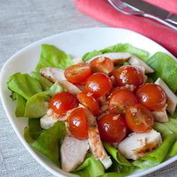 Рецепт Салата с курицей, томатами и шафрановым винегретом
