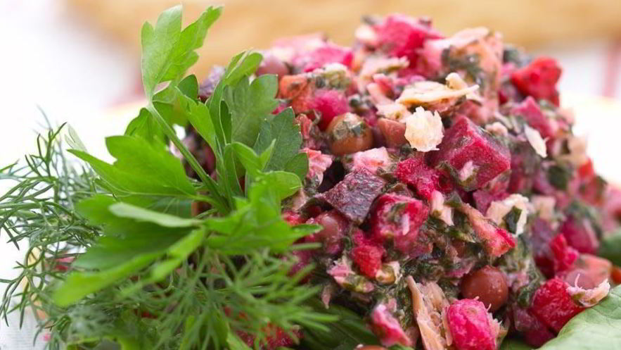 Рецепт салата винегрет с морской капустой и рыбой