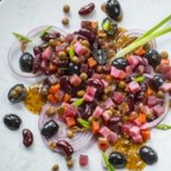 Рецепт Винегрета с красной фасолью, маслинами и медово-горчичной заправкой