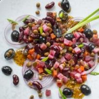 Винегрет с красной фасолью, маслинами и медово-горчичной заправкой