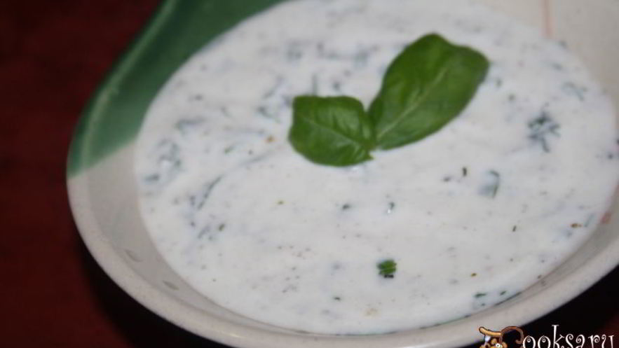 Рецепт йогуртового соуса с петрушкой, базиликом и прованскими травами