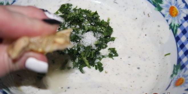 Рецепт йогуртового соуса с петрушкой, базиликом и прованскими травами