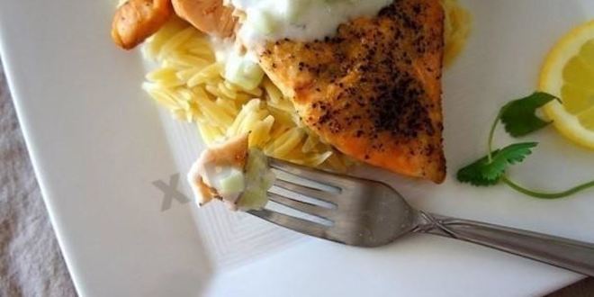 Рецепт лосося по-гречески с соусом цацики