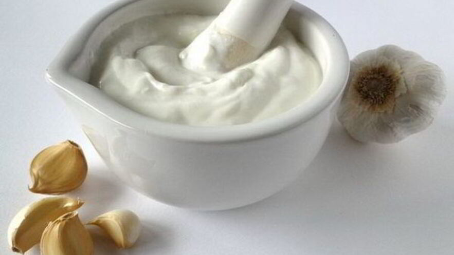 Рецепт молочно-чесночного соус