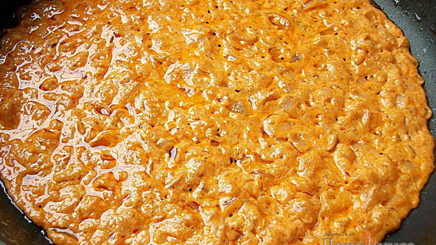 Рецепт розового соуса с луком и чесноком