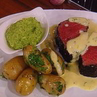 Рецепт Филе говядины со спаржевым песто под соусом В arnaise