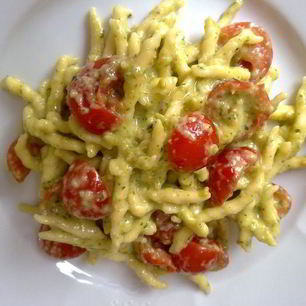Рецепт Лигурийской пасты с соусом песто и томатами черри