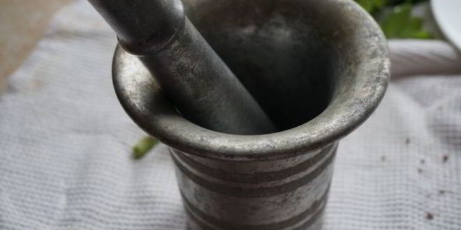 Рецепт свежего соуса из зелени к мясу