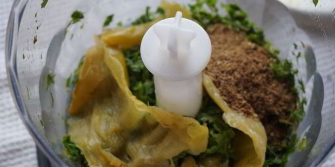 Рецепт свежего соуса из зелени к мясу