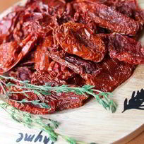 Вяленые томаты и томатный соус с печеными овощами