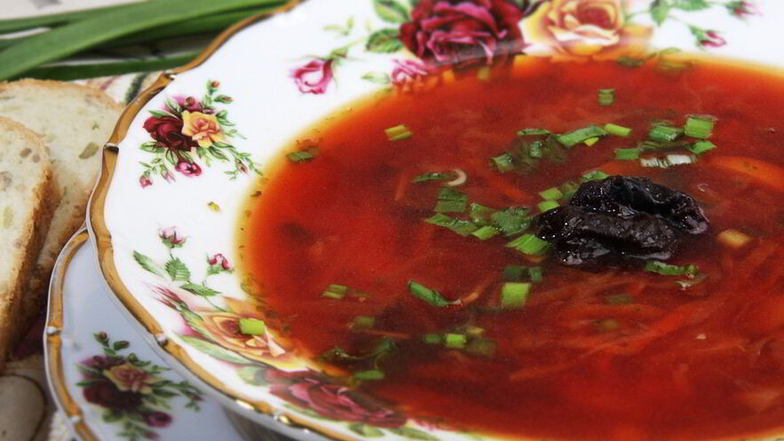 Рецепт борща с грибами и черносливом