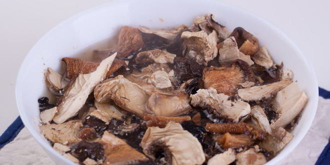 Рецепт борща с куриной грудкой и грибами