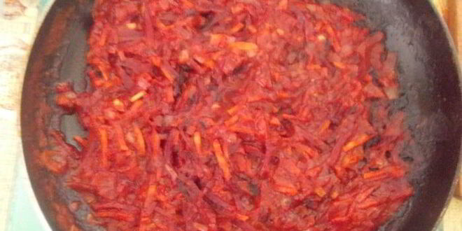 Рецепт борща, заправленного старым салом и чесноком