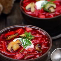 Холодный борщ с грибами