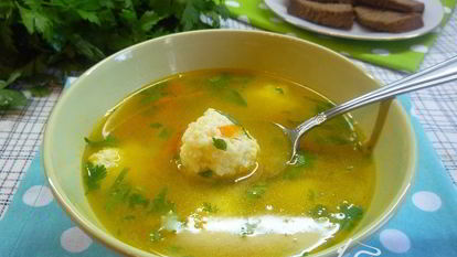 Рецепт Бульона с клецками из сыра