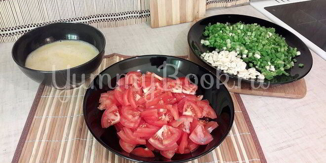 Рецепт бульона с яичной паутинкой, томатами и зеленым луком