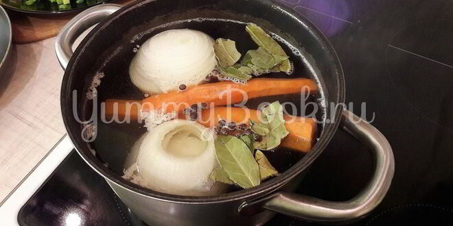 Рецепт бульона с яичной паутинкой, томатами и зеленым луком