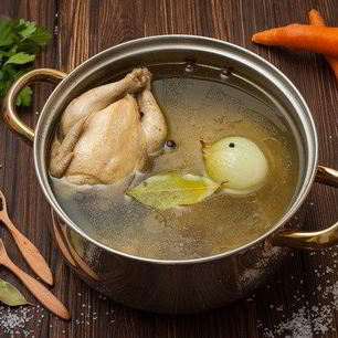 Рецепт Домашней курицы в луково-яичном бульоне