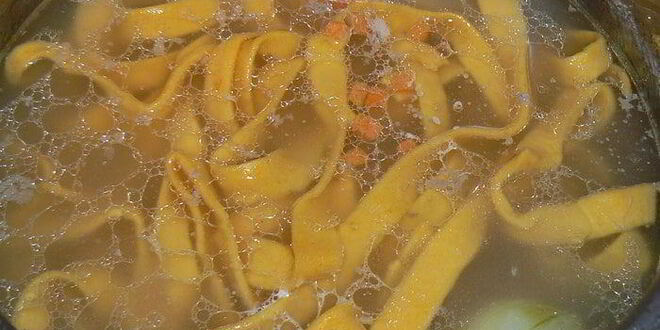 Рецепт домашней лапши из тыквы на курином бульоне