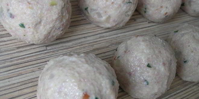 Рецепт канедерли из хлеба и колбас в бульоне