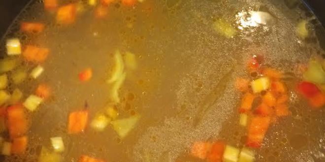 Рецепт куриного бульона с домашней лапшой