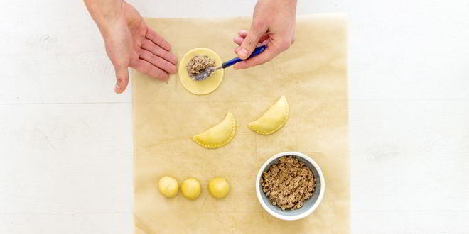 Рецепт пирожков с мясом к бульону