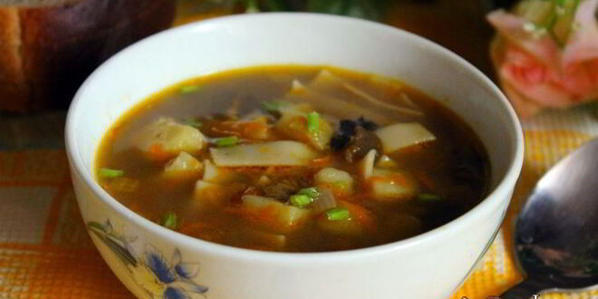Рецепт супа с сушеными грибами и лапшой на курином бульоне